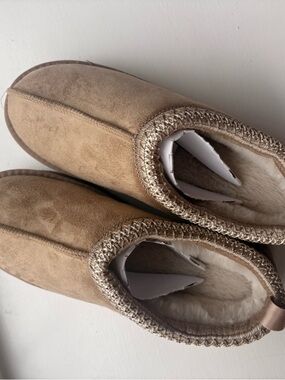 Cozy Faux-Suede Shearling Slippers in Light Brown